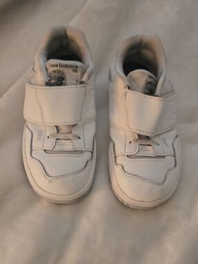 New Balance Kids White Velcro Strap Sneakers